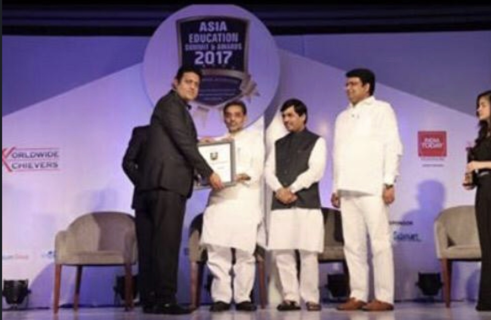 Outstanding Management Institute award at Asia Education Summit 2017