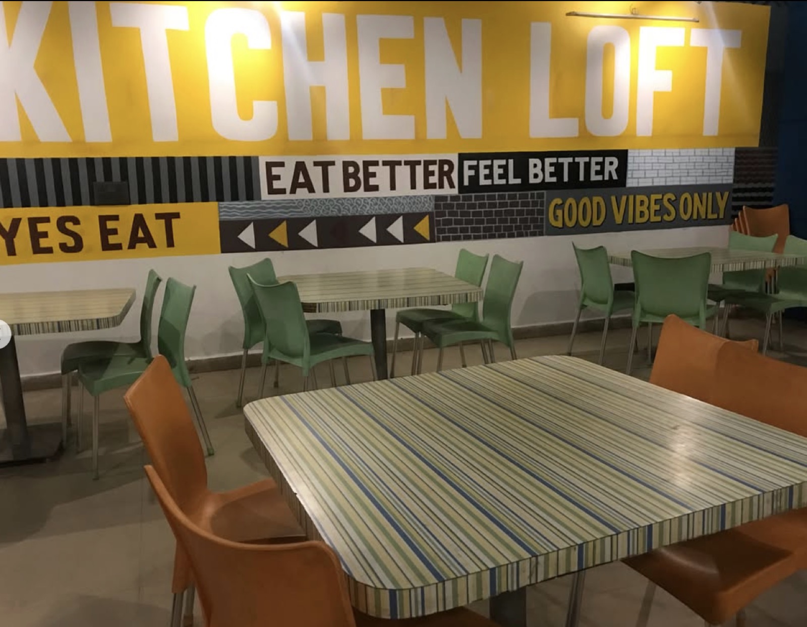 Renaissance cafeteria seating and student space